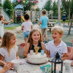découvrez les meilleures idées pour organiser une fête inoubliable dans une aire de jeux, qui ravira tous les enfants avec des activités amusantes et des moments de joie garantis.