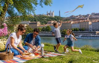 découvrez nos conseils pratiques pour profiter pleinement des vacances scolaires à lyon en famille, avec des activités ludiques, des sorties culturelles et des lieux adaptés à tous les âges.