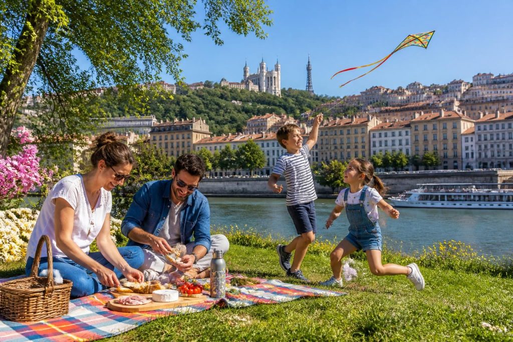 découvrez nos conseils pratiques pour profiter pleinement des vacances scolaires à lyon en famille, avec des activités ludiques, des sorties culturelles et des lieux adaptés à tous les âges.